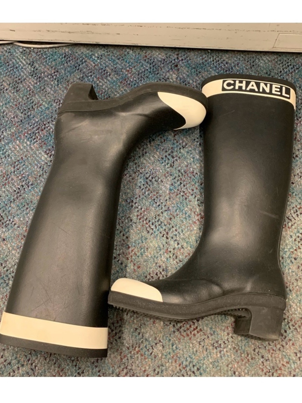 CHANEL Black and Cream Tall Women's Rain Boots - Picture 4 of 6